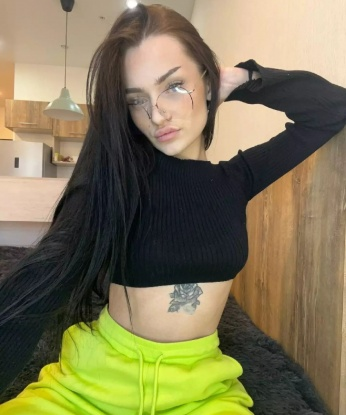 Экспрессивная, ненасытная и горячая леди с огненными глазами готова раскрыть перед тобой все свои секреты. Позволь мне погрузить тебя в мир страсти и наслаждения, ты этого заслуживаешь! 2305, 19 лет