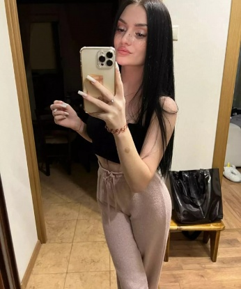 Экспрессивная, ненасытная и горячая леди с огненными глазами готова раскрыть перед тобой все свои секреты. Позволь мне погрузить тебя в мир страсти и наслаждения, ты этого заслуживаешь! 2305, 19 лет