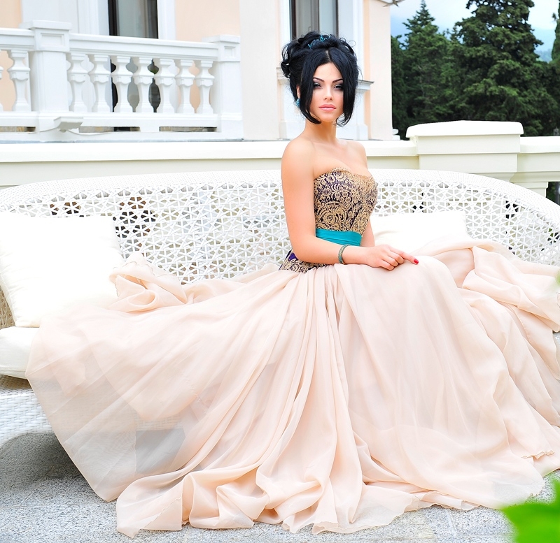 Огненная красотка с неукротимым желанием приглашает на встречу состоятельного джентльмена. Мои страсти и фантазии подарят тебе незабываемое удовольствие и расслабление. 21594, 20 лет